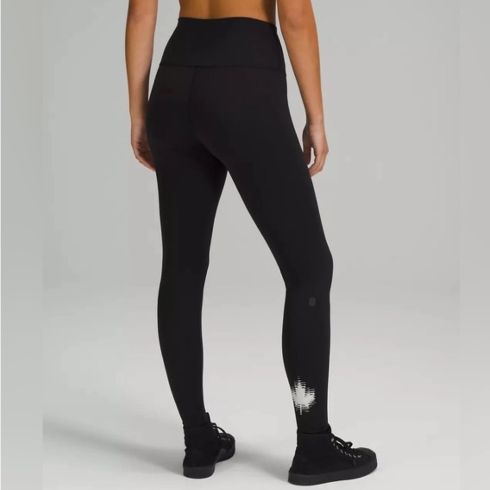 Team Canada Wunder Train High-Rise
Tight 28" Sz: US 8
